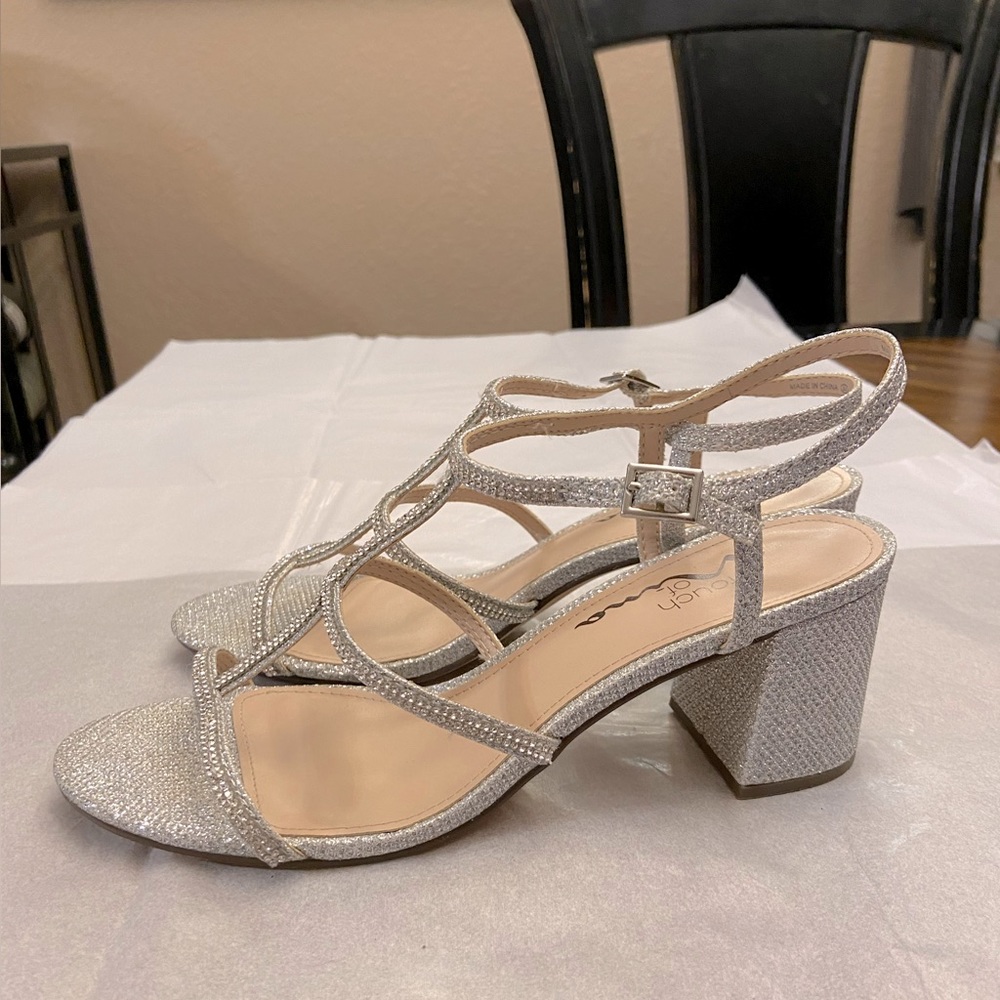 Gorgeous like-new bling sandals